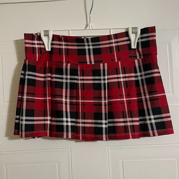 NWT Spencer's Women's Short Red and Black Skirt - Picture 1 of 4